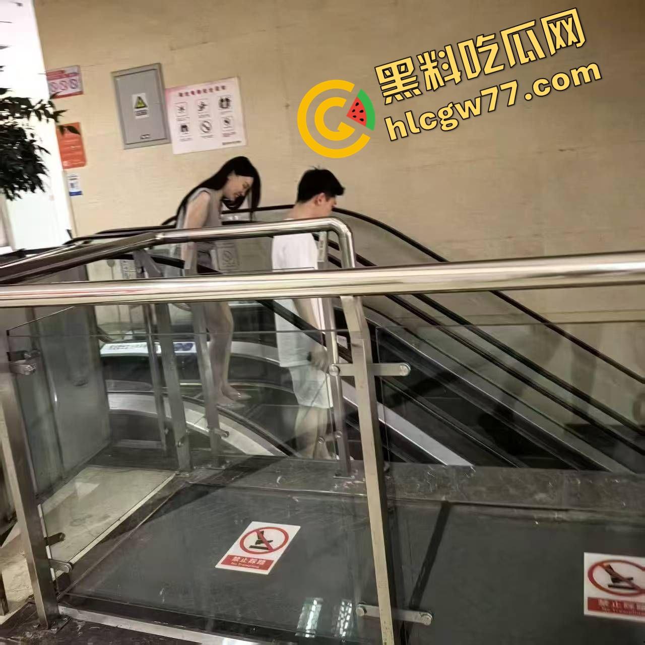 成都金牛妇幼保健院母婴室变炮房，狗男女当场开操高潮，里面干着外面拍着全程录下！  第2张