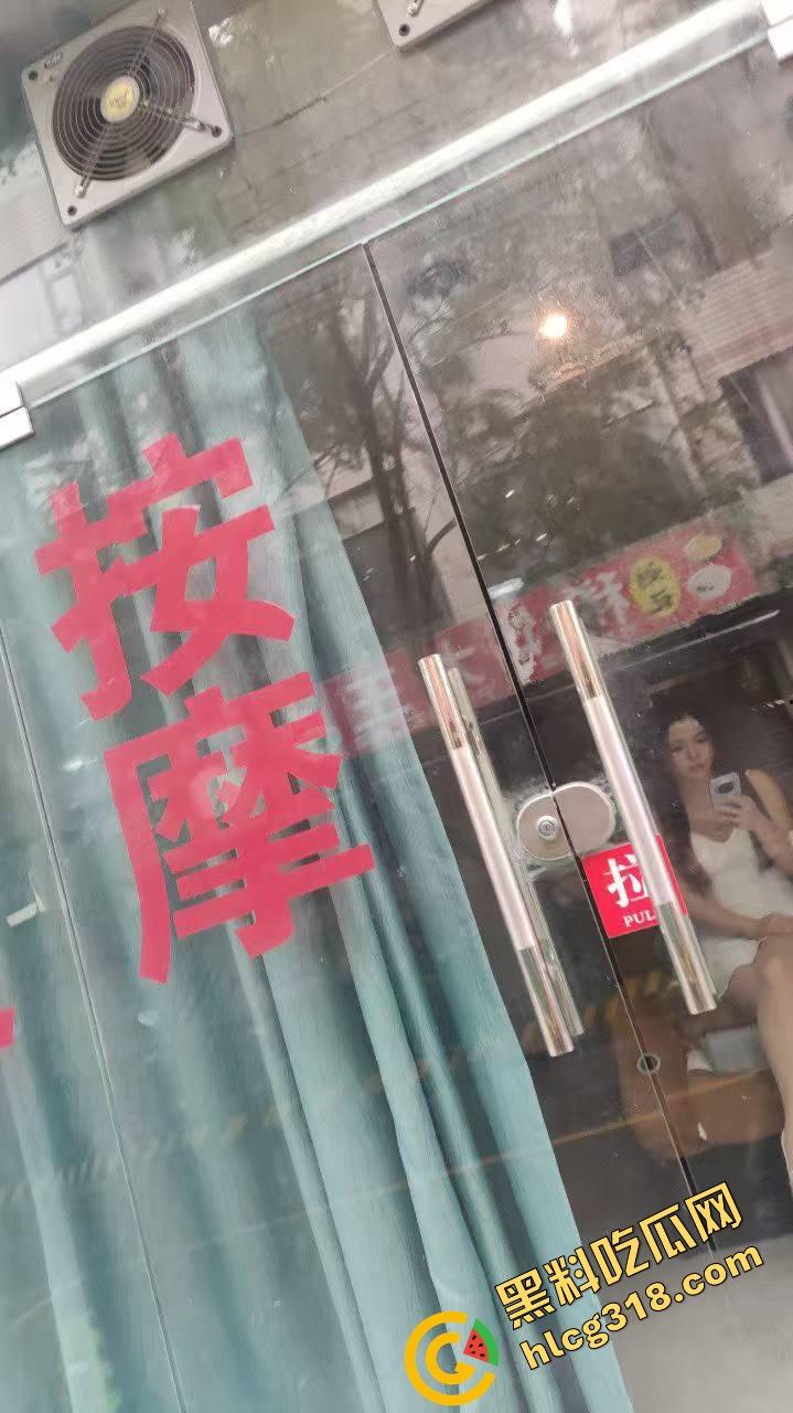 代驾小哥走错路，误入广州快餐洞洞乐街，5分钟看到20个站街妹，还有人主动贴窗舔门把，狼友们你们懂？  第10张
