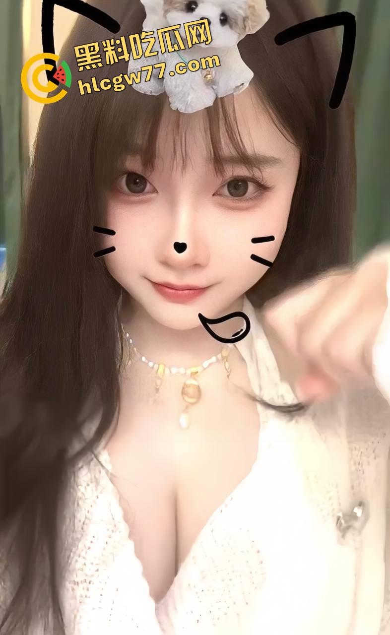 石家庄精神小妹【李亿亿】穿JK制服上门舔棒，含着鸡巴的样子贱得想让人一巴掌操她脸上！  第6张