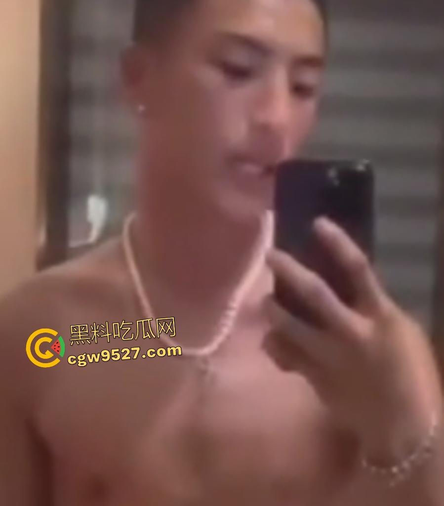 抖音【羞涩的潇】约炮女粉丝，床上干到卫生间，不愧是健身的，这么肥都干得动，拍照炫耀战利品！  第5张