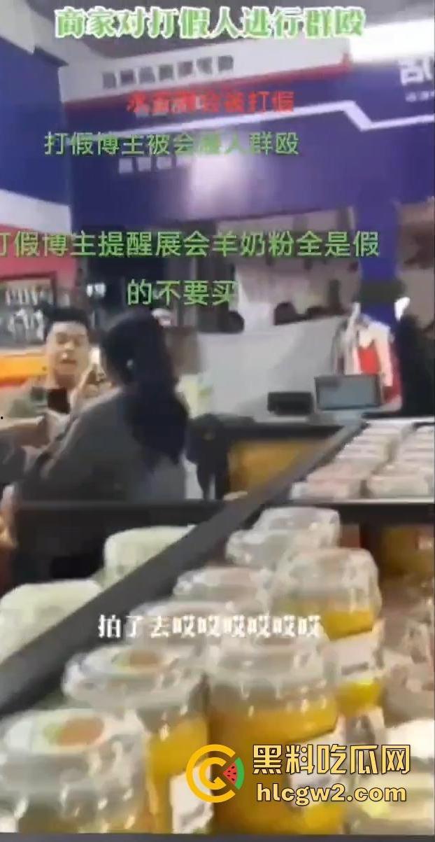 福建展会打假博主直接被商户群殴！摄影师惨成出气筒，头破血流真就惹了谁都不好过！  第3张