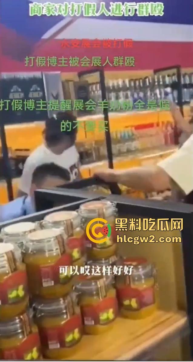 福建展会打假博主直接被商户群殴！摄影师惨成出气筒，头破血流真就惹了谁都不好过！  第4张