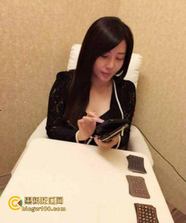 虎逼崽子偷拍亲妈裸照换王者荣耀皮肤，群里卖裸照赚零花钱，打的菜还要皮肤！  第9张