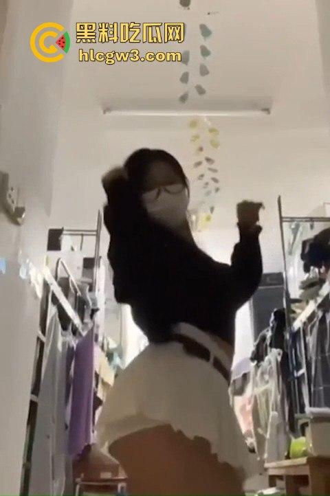 福建漳州职校蜜桃臀反差婊【黄佳怡】 骚气自拍加约炮视频曝光，这骚货反差大到离谱！  第7张