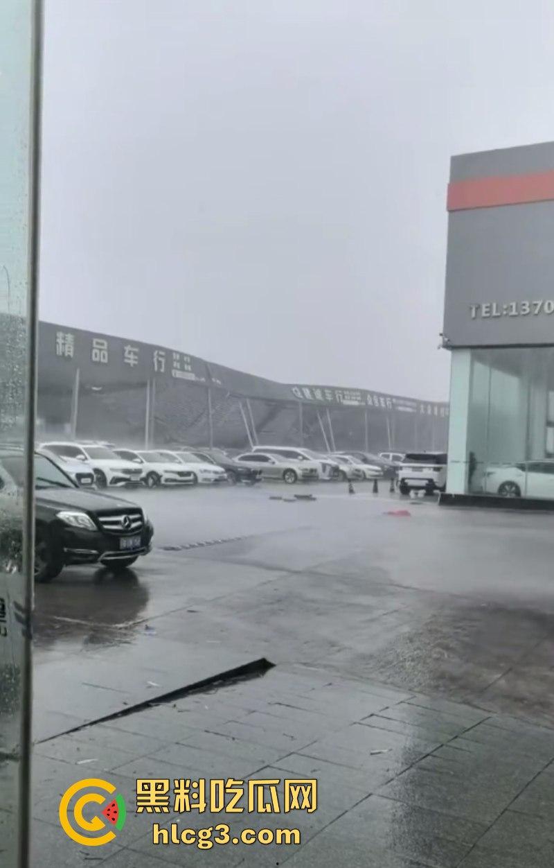 一觉醒来 天都塌了！宜宾市上江北二手车市场垮塌！精品车成了事故车！  第4张