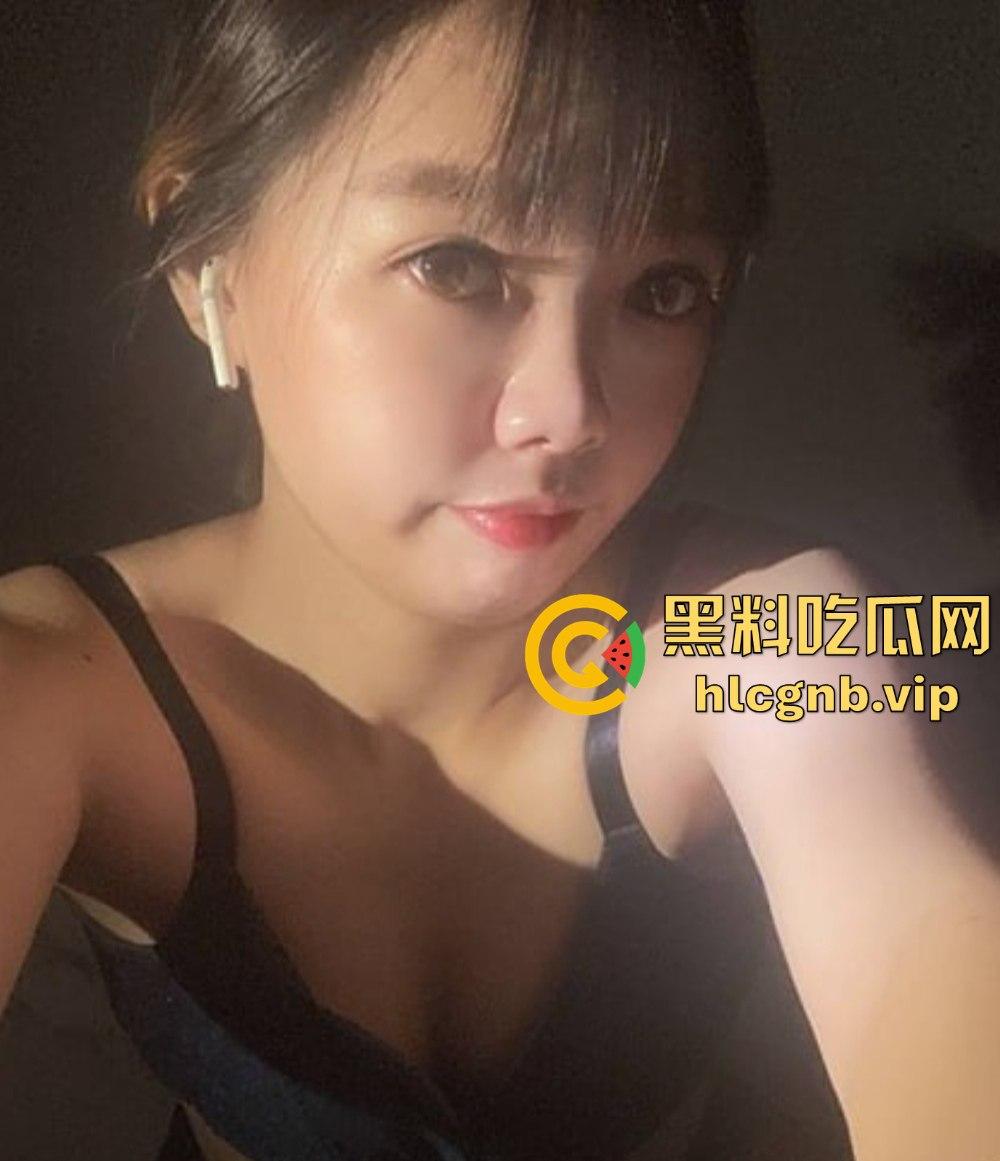 台湾新北少妇『牛如月』洗衣店微胖老板娘自拍卖骚！黑丝OL制服下的极致诱惑！  第2张