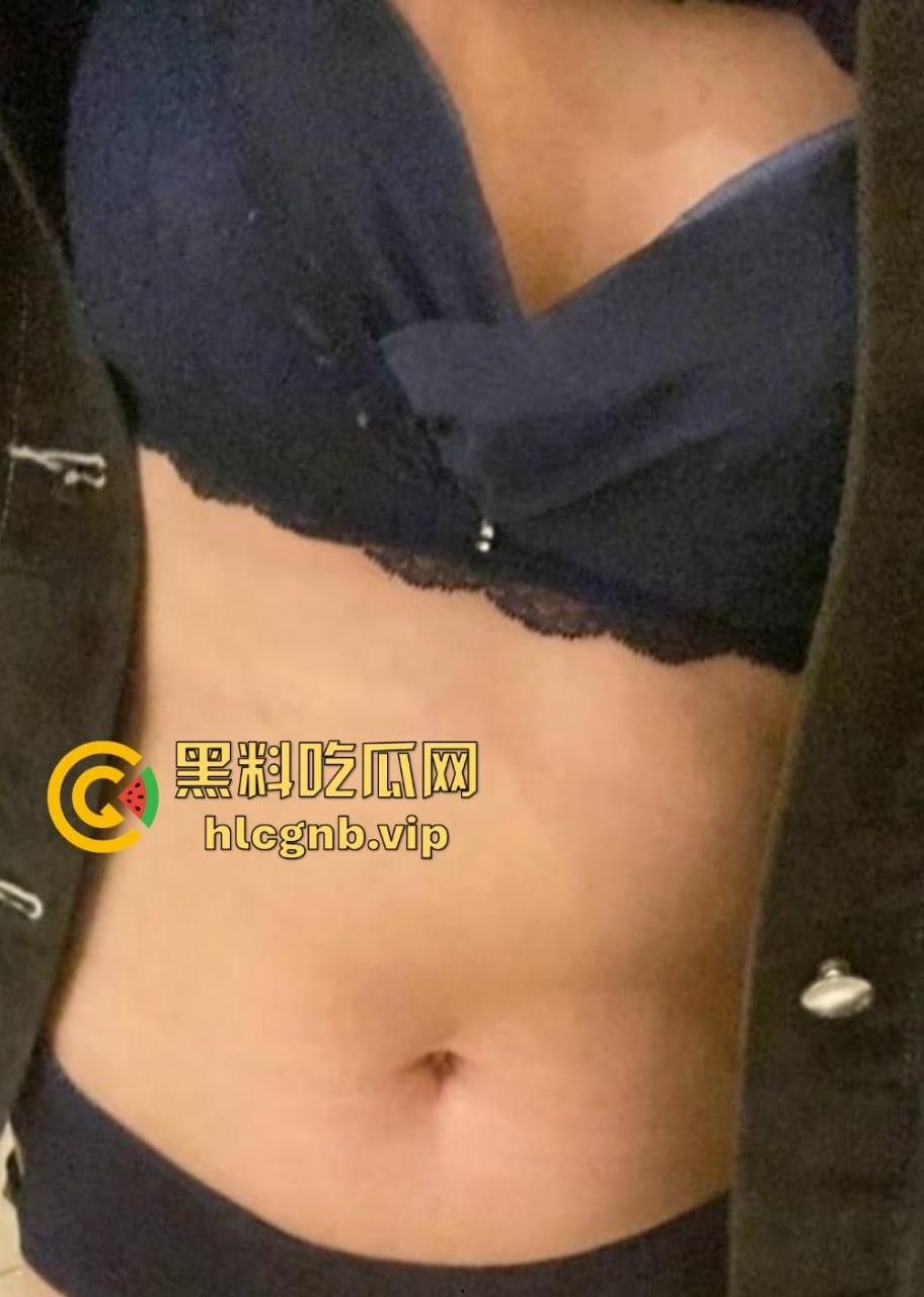 台湾新北少妇『牛如月』洗衣店微胖老板娘自拍卖骚！黑丝OL制服下的极致诱惑！  第3张