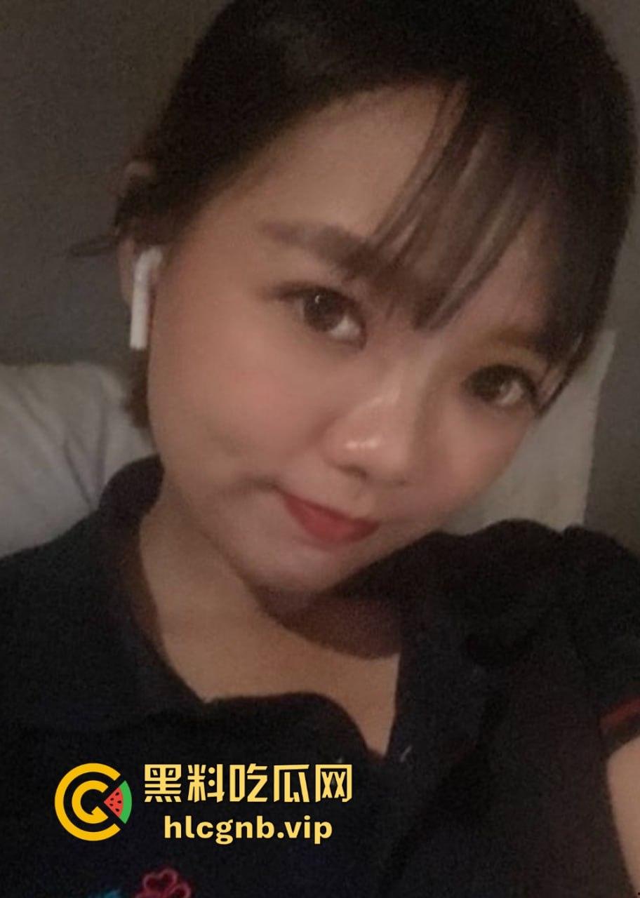 台湾新北少妇『牛如月』洗衣店微胖老板娘自拍卖骚！黑丝OL制服下的极致诱惑！  第5张