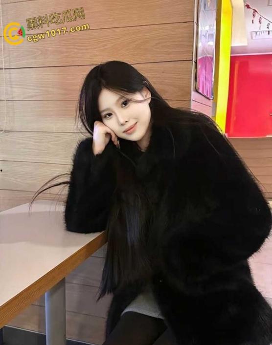 成都师范大学【陈曦涵 】，被体校男友在出租屋站起来狂蹬，开档渔网后入爆操，爽到高潮痉挛全身抽搐！  第2张