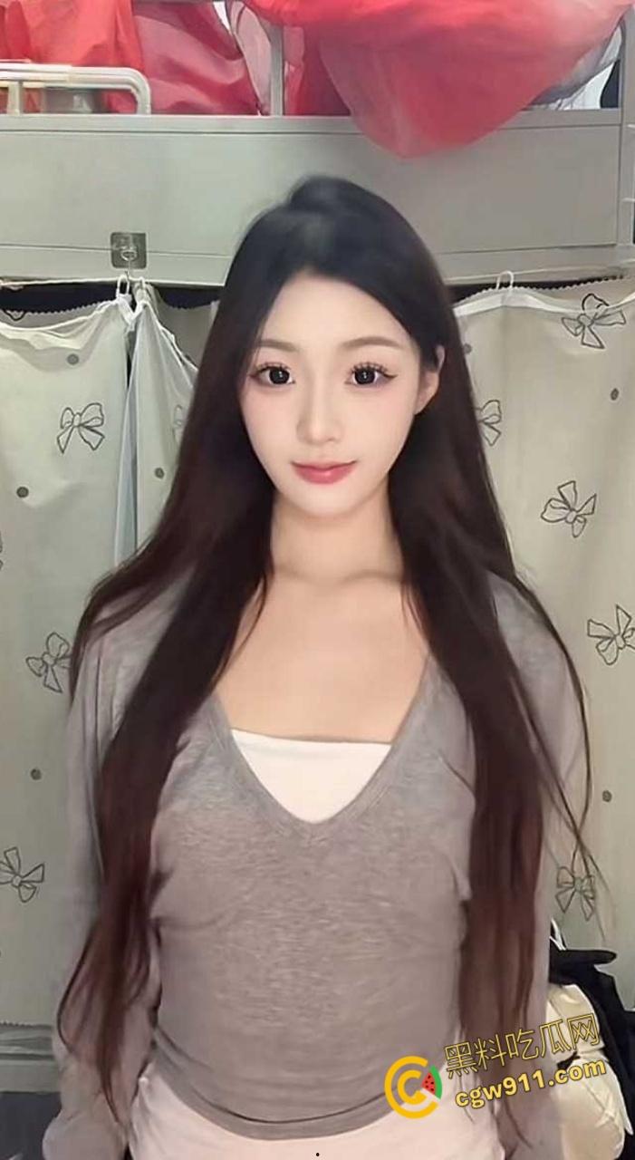 河南师范超美舞蹈生【周彤彤】，情趣蕾丝内裤勾引男友，开档黑丝无套后入，各种体位疯狂爆操！  第2张