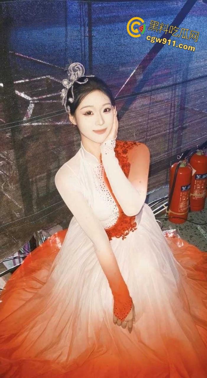 河南师范超美舞蹈生【周彤彤】，情趣蕾丝内裤勾引男友，开档黑丝无套后入，各种体位疯狂爆操！  第3张