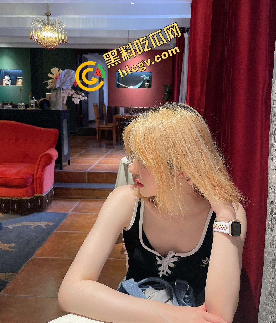 海南02年社会骚鸡『谢丽楠』黄发反差婊 白虎逼超级紧致 被大哥包养天天日 惨遭投稿曝光 独家流出！  第2张