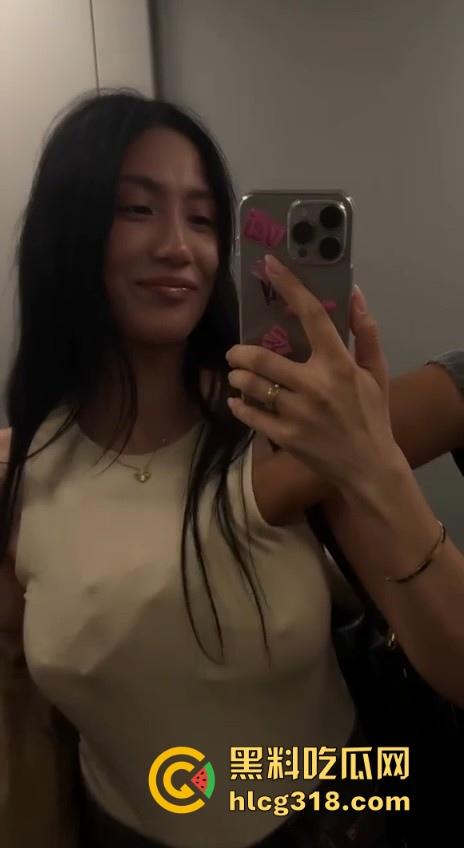 约炮成熟御姐，真空巨乳勾引奶头清晰可见，直接没忍住上手了，无套内射蜜桃嫩穴，真是人间极品！  第6张