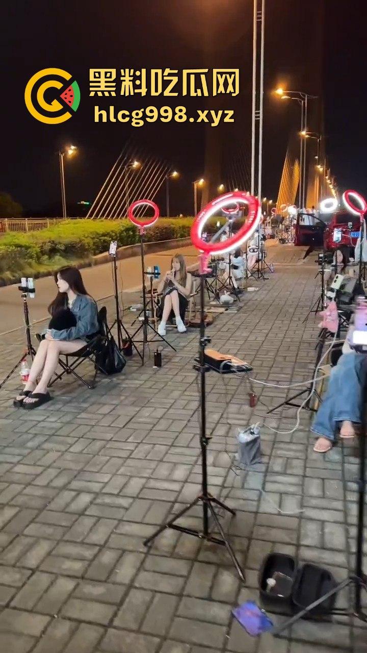 山西网红一条街！南州大桥下全是网红乞丐，美女挤满400多人，乞讨都成产业了！  第3张