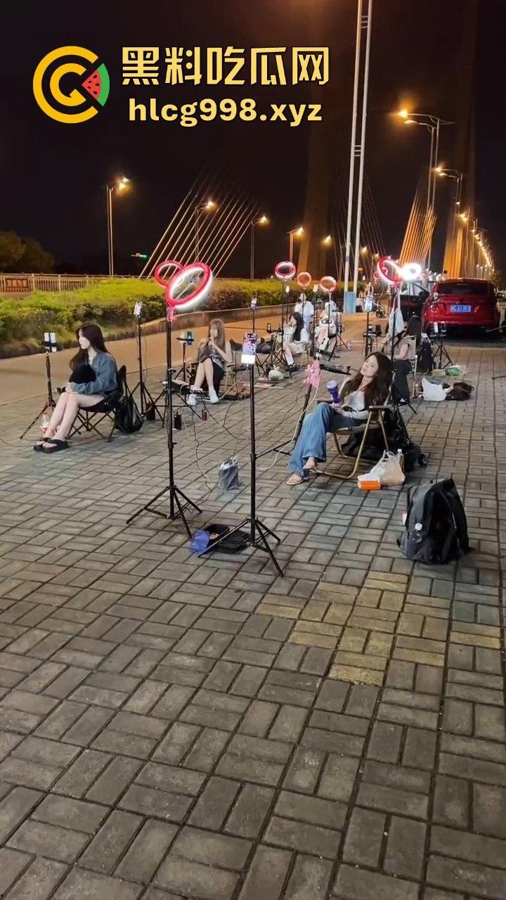 山西网红一条街！南州大桥下全是网红乞丐，美女挤满400多人，乞讨都成产业了！  第5张