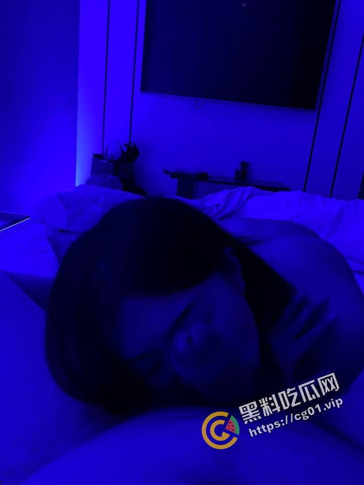 贵州维也纳酒店前台 夏心仪 时间管理大师 同时出轨领导和同事 还能勾搭客户 被爆光不雅视频！  第8张