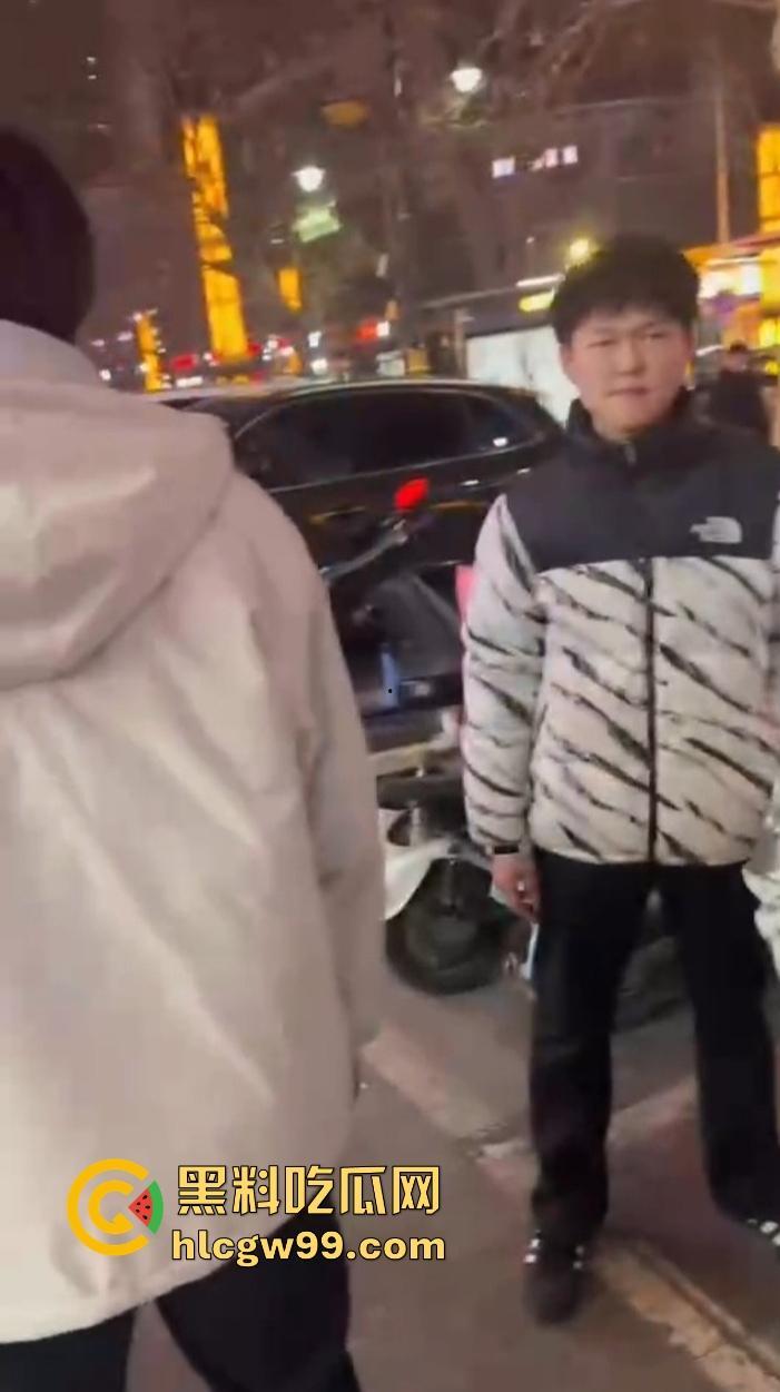 石家庄YOLO酒馆到底有多疯？50v50群架斗殴互砸酒瓶不算啥，厕所里直接开炮，这群小屁孩是疯了吧？  第9张