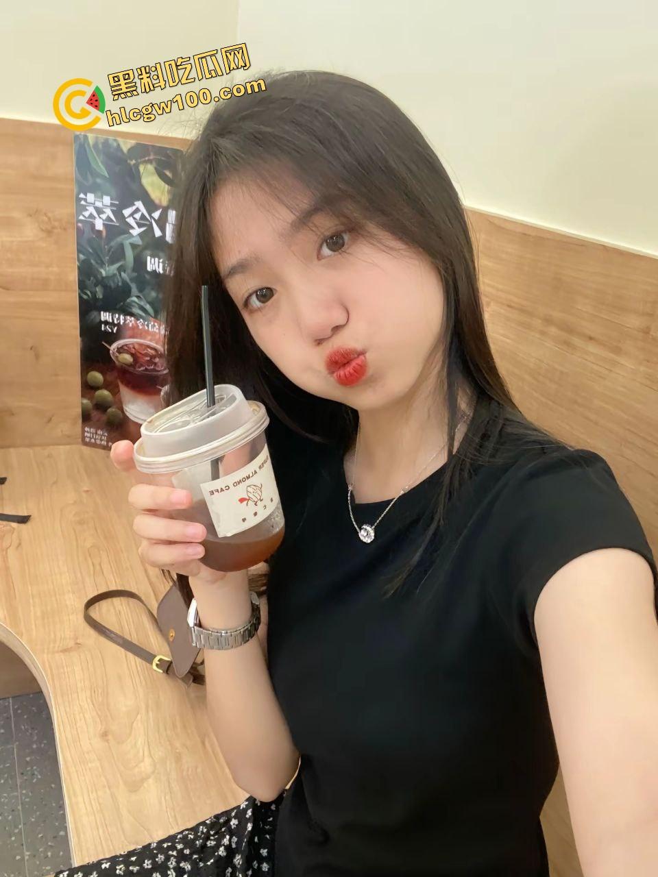 海南文昌反差骚鸡人妻【蒋怡琳】与猛男房间各种姿势，爆操白虎无毛骚逼，独家曝光流出！  第2张