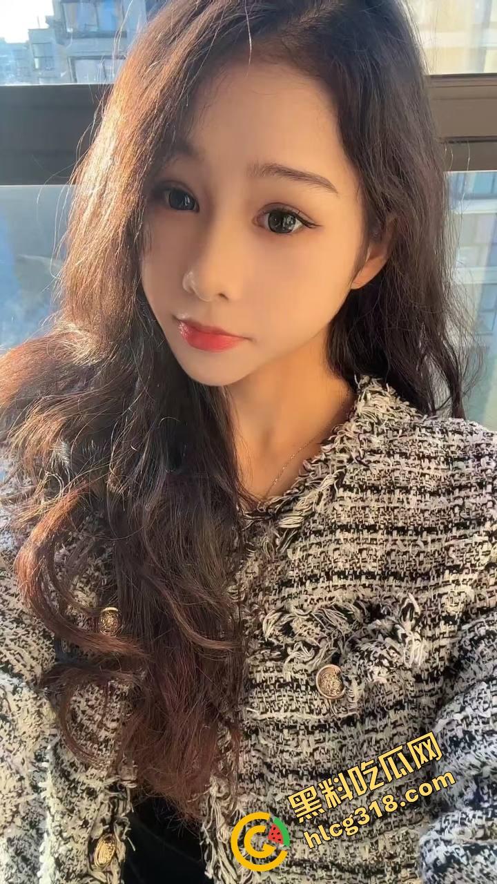 现在小仙女背地里全沉迷黑屌巧克力，一个个被操得腿软心服，舔着黑屌笑得像吃糖喊着Daddy求内射！  第1张