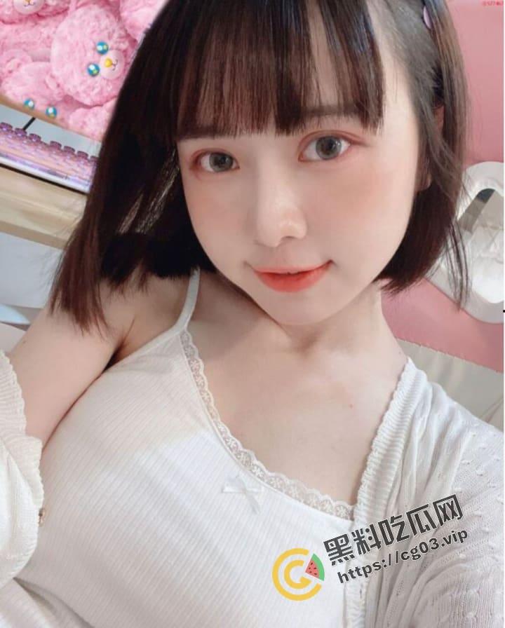 twitch7.5万粉游戏主播兼cos【捏捏宁宁】可爱且胸怀巨乳 经常给粉丝发放独立  见到真空无Bra粉红色细细奶头 第3张