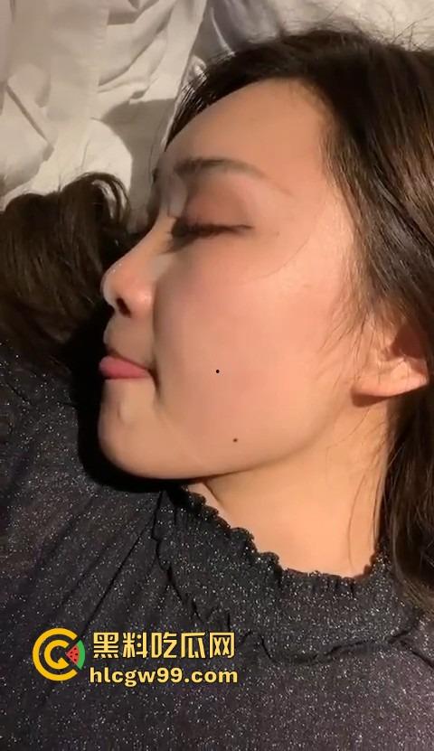 舔狗舔到头都绿了，13cm牛子舔狗包养小仙女，17cm炮友把她操到腿软，不如仨人一起上凑个30cm！  第12张