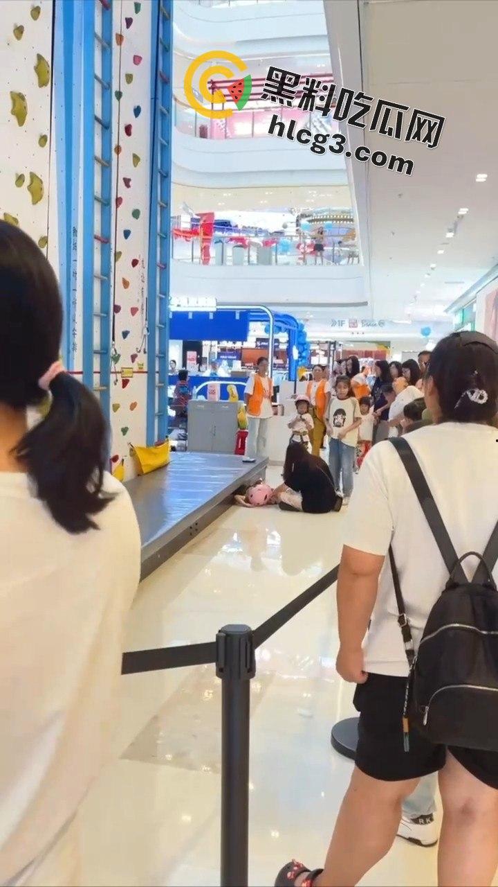 肇庆四会市攀岩小孩掉下来的惊悚瞬间，家长们心碎不已！  第5张