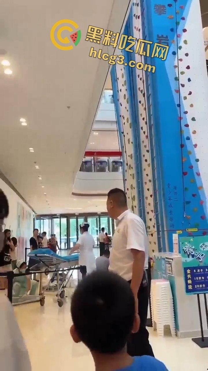 肇庆四会市攀岩小孩掉下来的惊悚瞬间，家长们心碎不已！  第7张