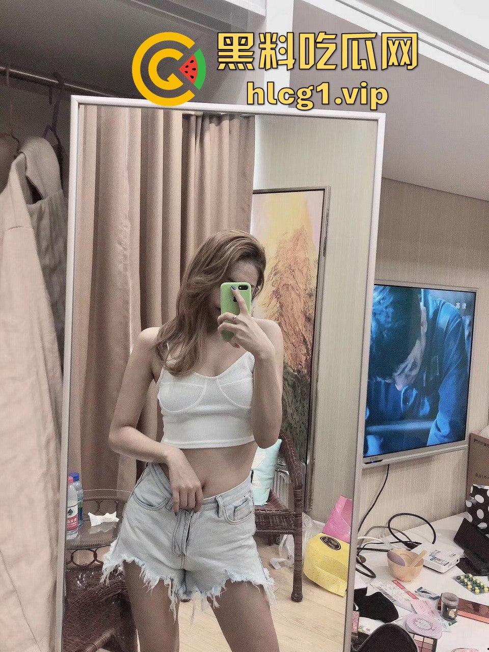 独家泄密！网红模特私密做爱自拍曝光：激情时刻全程录下，口爆、骑乘、疯狂吸吮让人目不转睛！  第1张