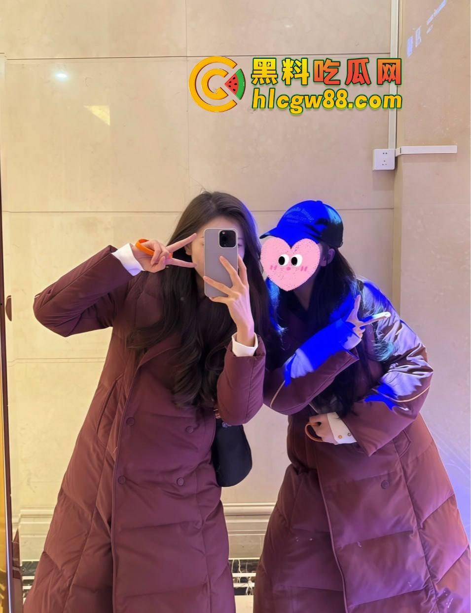 南航空姐『李梅』被大佬调教成空中性奴，飞行前真空服务顾客，航程中厕所抠逼自慰，下机还要穿制服接着干！  第10张