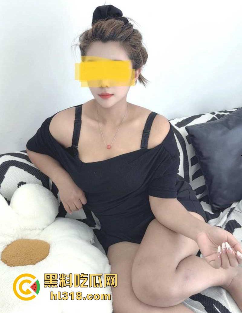 乱伦大神【奶子即正义】新作来袭！当着醉酒老婆的面，捧着小姨子大屁股爆操，无套内射爽翻天！  第3张