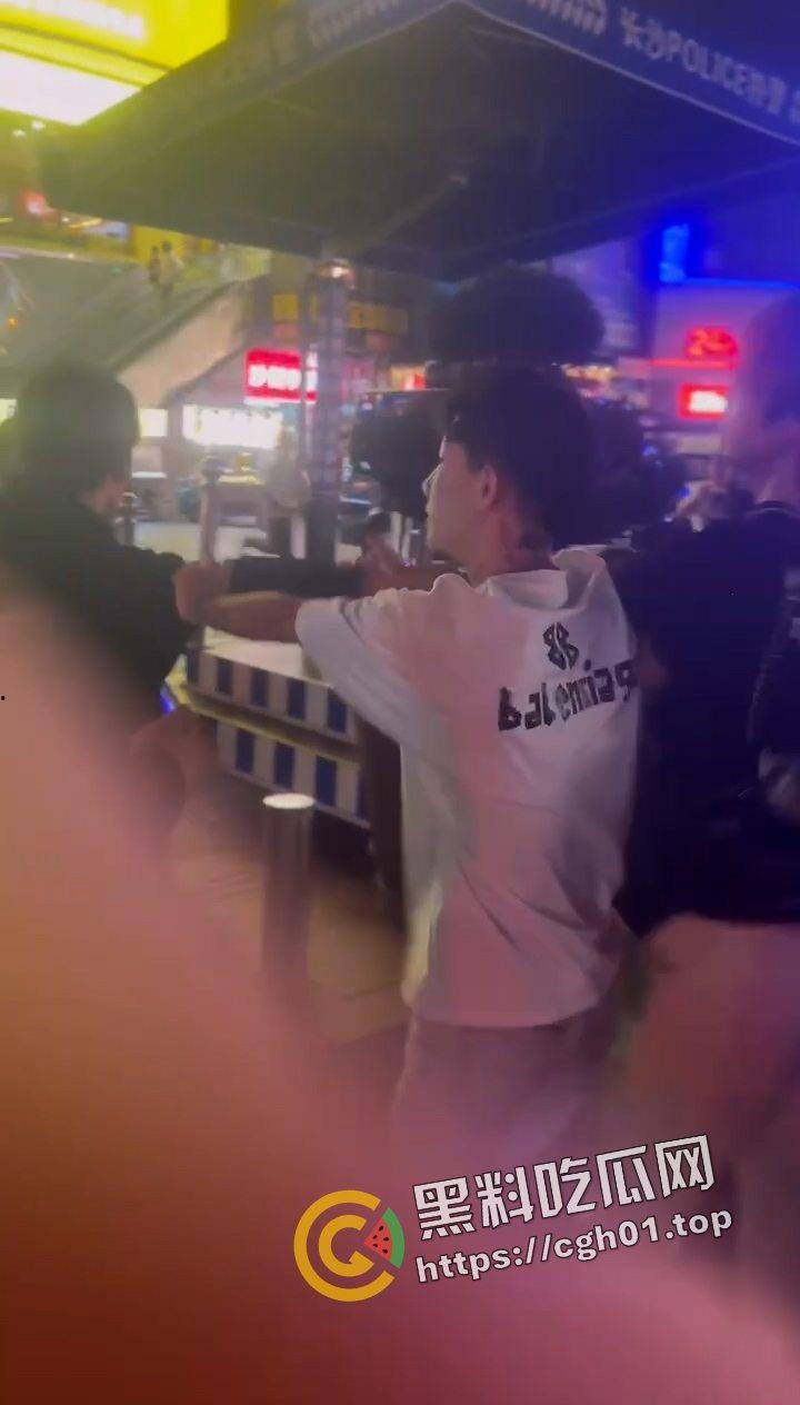 抖音网红【李金帅】街头惹事被暴打 恶人自有恶人磨 这下不嚣张了  第6张