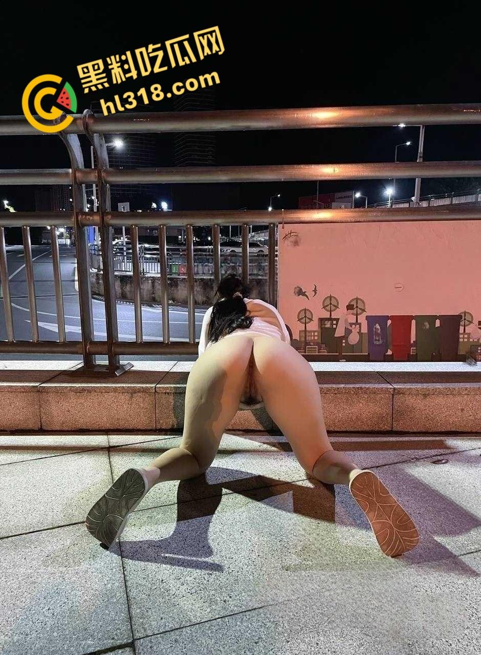 推特极品露出母狗【奶味泡芙】，白嫩身材各种户外私拍，电梯口全裸做爱，不料偶遇邻居魂都吓飞了 !  第7张
