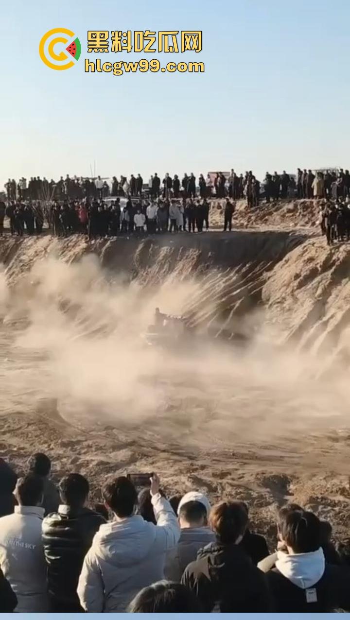邯郸魏县飙车现场突袭，越野场地赛突遇警察突袭，猛禽油门踩到底，吓得差点侧翻！  第4张