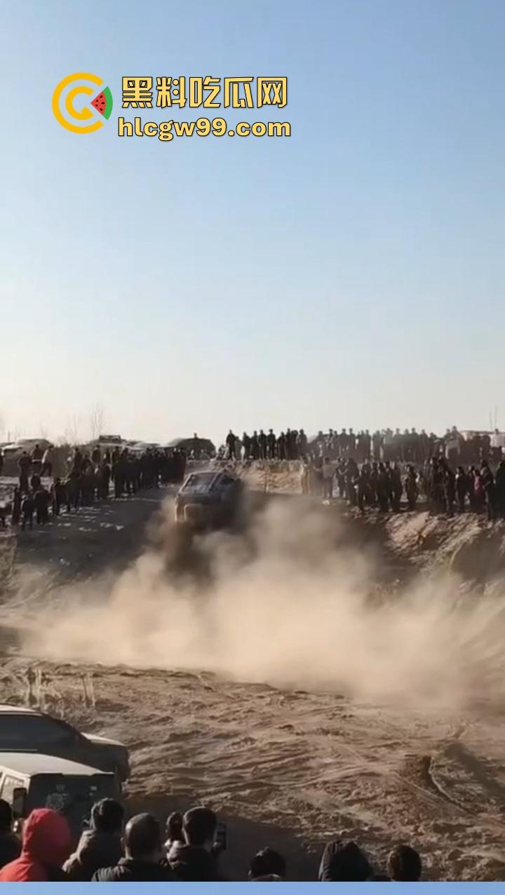 邯郸魏县飙车现场突袭，越野场地赛突遇警察突袭，猛禽油门踩到底，吓得差点侧翻！  第5张