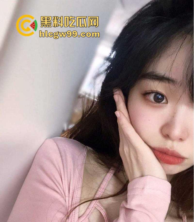 广州大学广告设计的22岁反差学妹【安雯婧】露出私拍福利流出，小穴高清特写，多少舔狗心里的梦中女神！  第4张