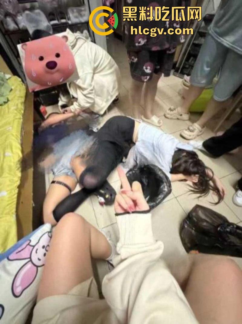 浙江育英职业技术学院 网络营销与直播电商24级【邹忱诺】课堂宿舍摸奶舔逼视频  第13张