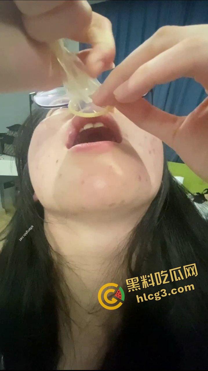 艺校毕业顶级眼镜反差婊『陈思琪』喝尿SM调教 射完拔套吞精 3P淫荡性爱 极致撸点！  第9张