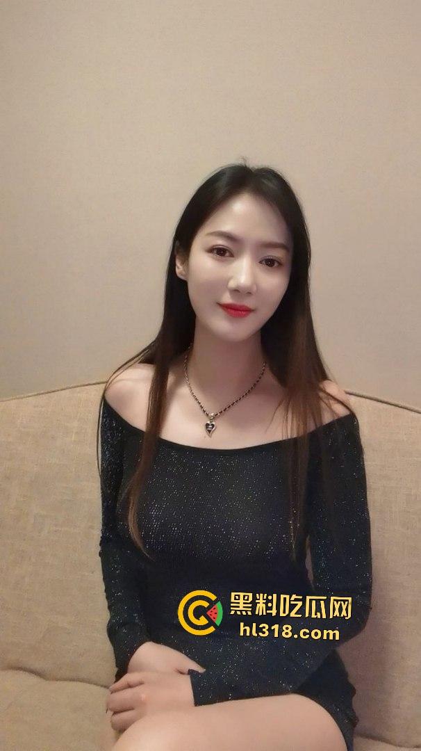 深圳御姐人妻【宝儿】找外遇收了钱还让其帮自己舔逼，一举两得，骑乘姿势不亚于国家骑马运动员！  第1张