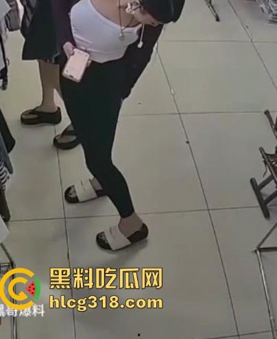 郑州女装店惊现射精男！枪法精准甩狙高手，秒射黑丝裤，瑜伽但哥们的审美一般，这都射得下去！  第5张