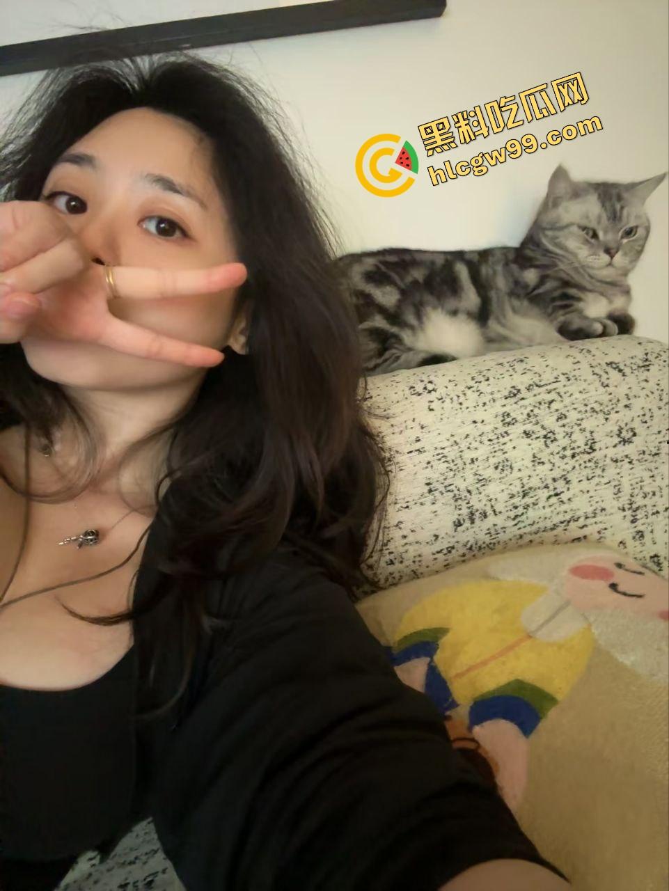 开春啦露出交配时间到！东关小区饥渴少妇 情人节夜晚开灯露出女上骑乘 淫叫声响遍整个小区 惨遭偷拍曝光流出  第4张