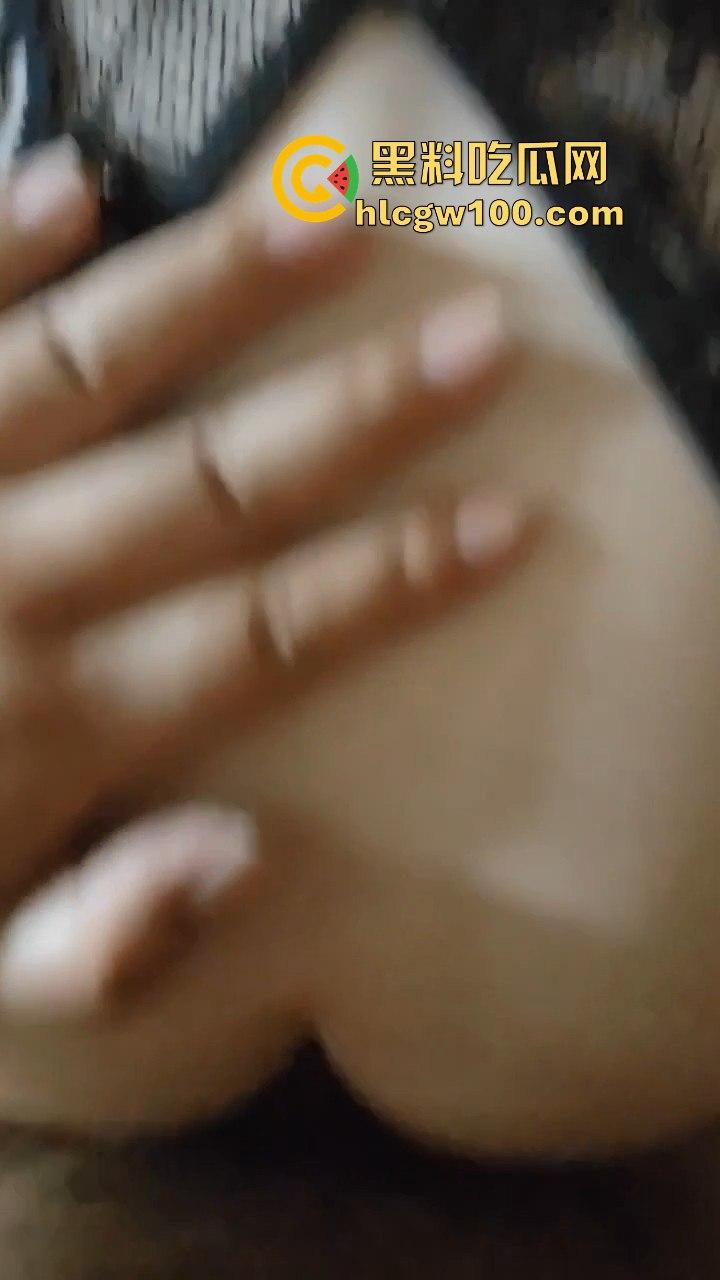 上海白嫩贵妇粉嫩似少女，疑似乳头阴部都做了美容，粉的好像假的一样！！  第5张