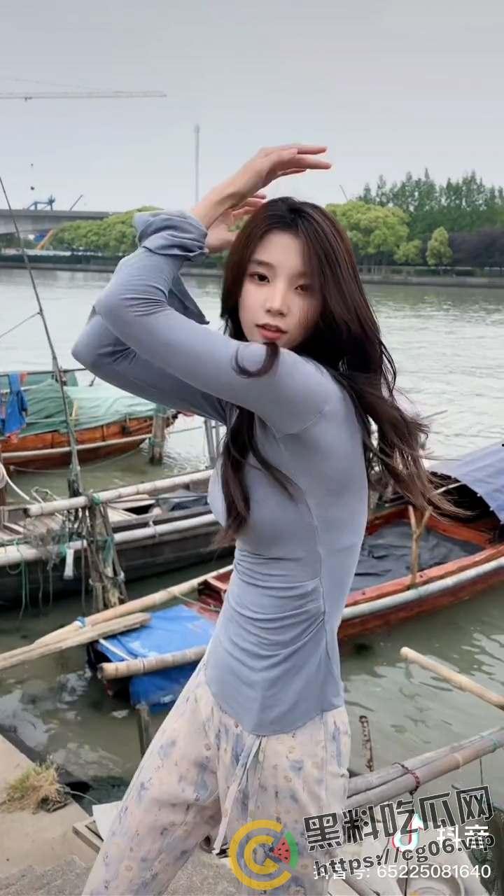 开盒抖音两百万粉丝博主【肚脐小师妹】抖音擦边当女神 维密圈摆烂恰烂钱 真的有钱人怎么会看上一只烂烧鸡呢  第3张