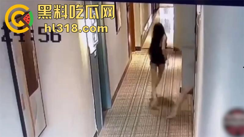 长腿骚鸡被操哭了！做一半受不了直接跑路，被大哥全裸追出来，硬拉回去继续操，这也太生猛了！  第1张