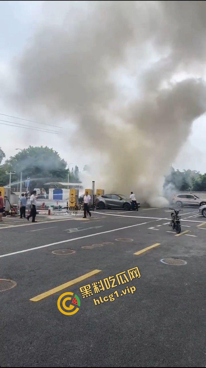 广州番禺区 奔驰EQC纯电车 充电自燃！充电5分钟 燃烧1小时！  第3张