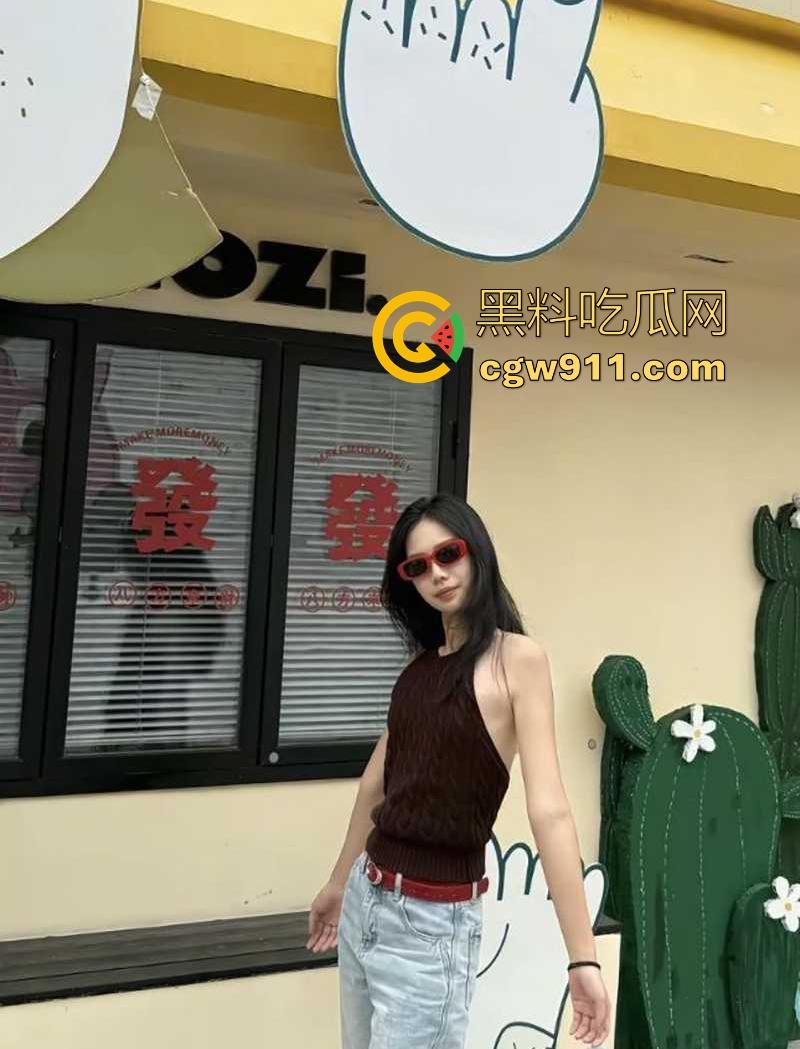 约炮上海电力大学社团美女主席，高颜值极品女大，约炮成瘾拍自慰淫片撩骚，被炮友操的淫水直流！  第1张