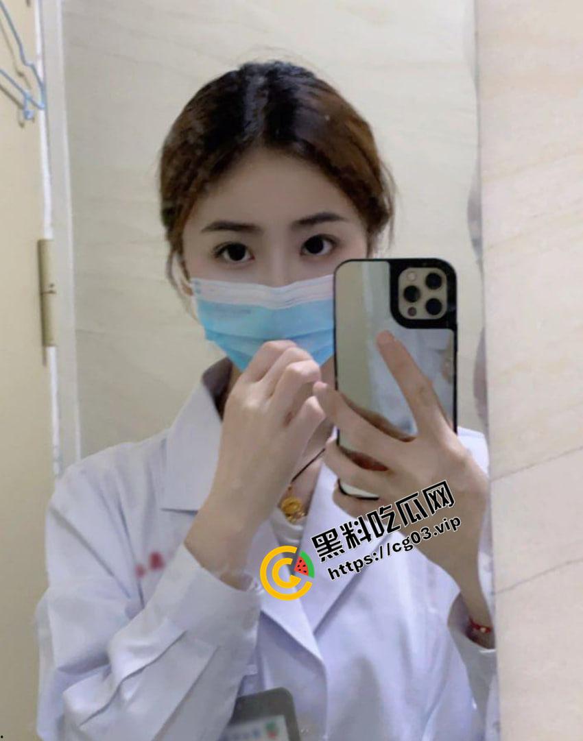 现在的小医院都这么野吗？ 白衣天使 清纯护士在手术室帮病人打飞机还口交  第7张