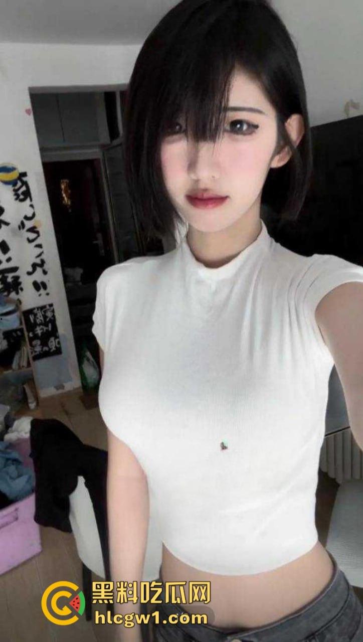 重口慎入！抖音40万粉丝网红【行简】金主高价定制曝光 大号水晶假屌插屁眼 屎都喷出来了！  第2张