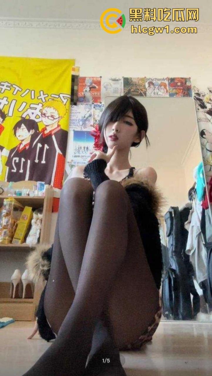 重口慎入！抖音40万粉丝网红【行简】金主高价定制曝光 大号水晶假屌插屁眼 屎都喷出来了！  第5张