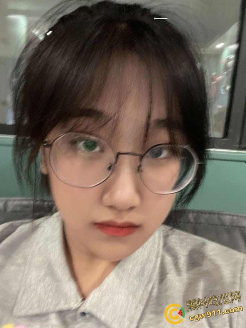 山东科技大学【朱玲慧】， 不雅视频被前男友曝光，清纯校花沦为索精母犬，狗链栓脖狂吞主人生殖器！  第2张